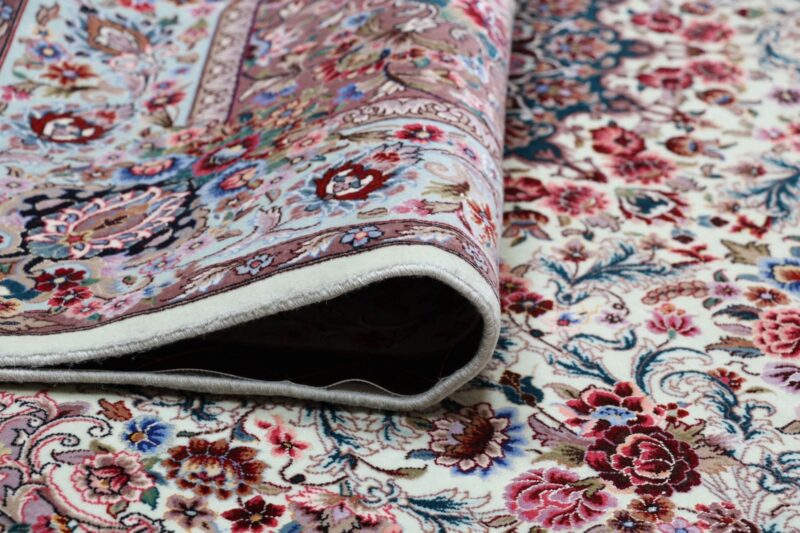 Isfahan Perserteppich 145 × 235 cm, Schurwolle-Seide, handgeknüpft