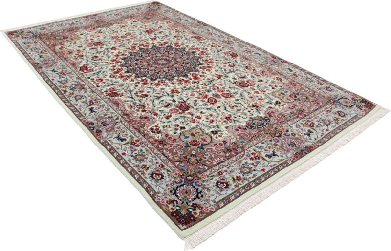 Isfahan Perserteppich 145 × 235 cm, Schurwolle-Seide, handgeknüpft