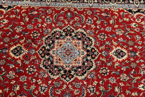 perserteppich-isfahan-82-x-128-cm-schurwolle-seide-handgeknupft-17.jpg Isfahan Perserteppich 82 × 128 cm, Schurwolle Seide, handgeknüpft