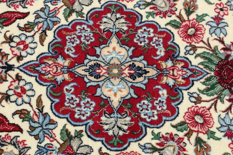 perserteppich-isfahan-83-x-117-cm-schurwolle-seide-handgeknupft-16.jpg Isfahan Perserteppich 83 × 117 cm, Schurwolle-Seide, handgeknüpft