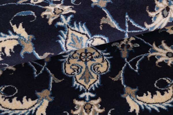 perserteppich-nain-90-x-140-cm-schurwolle-und-seide-handgeknupft-33.jpg Nain Perserteppich 90 × 140 cm, Schurwolle und Seide, handgeknüpft