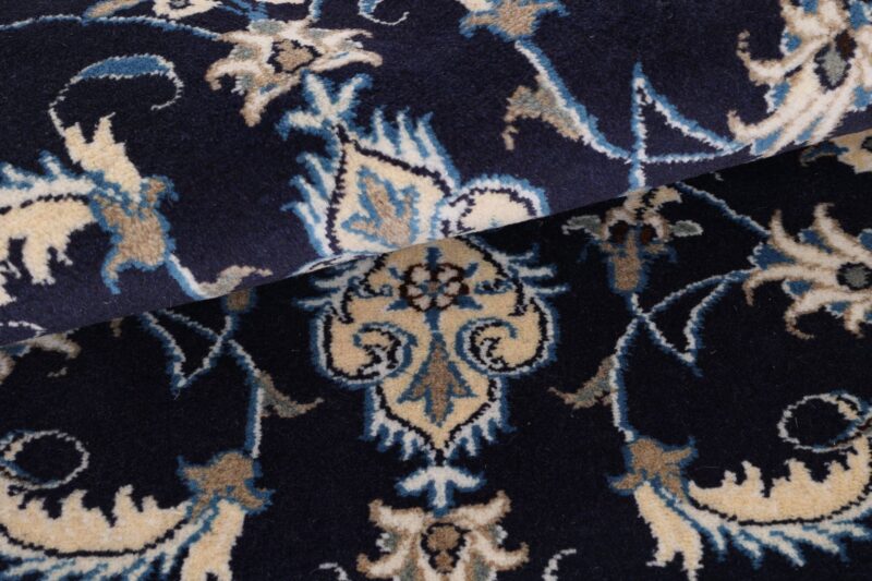 perserteppich-nain-90-x-140-cm-schurwolle-und-seide-handgeknupft-33.jpg Nain Perserteppich 90 × 140 cm, Schurwolle und Seide, handgeknüpft